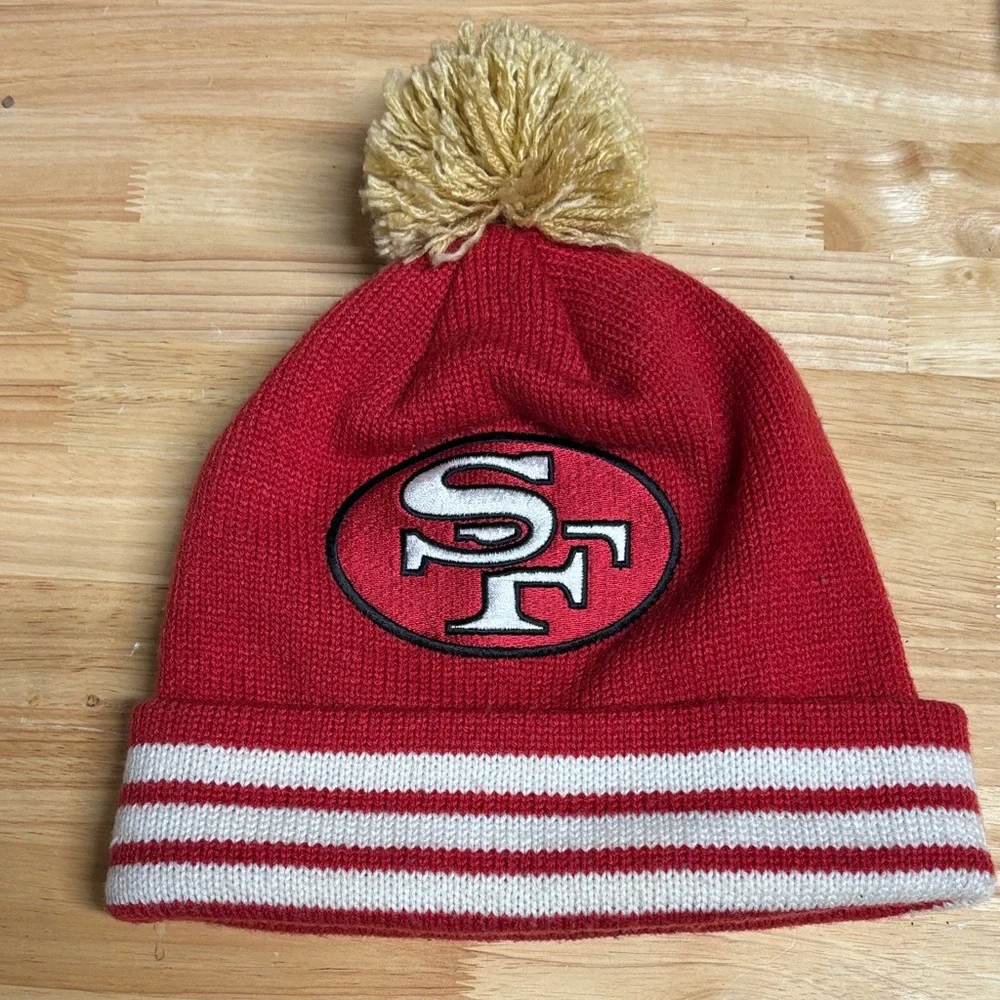 San Francisco 49ers XL logo Mitchell & Ness Red Beanie with Gold Pom-Pom - Picture 1 of 4